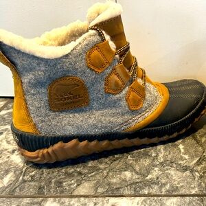 Sorel out n about plus booties.